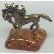 Сувенир с янтарем "Лошадка маленькая" 