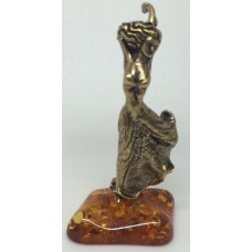 Сувенир с янтарем "Танцовщица" 