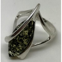 Кольцо с янтарем "Весна" зелень