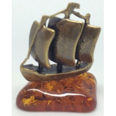 Сувенир с янтарем "Кораблик №1" 
