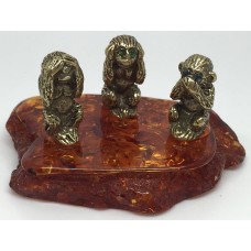 Сувенир с янтарем "Три обезьяны"