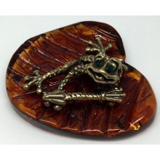 Сувенир с янтарем "Царевна-лягушка"