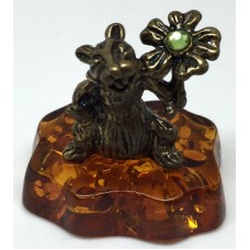 Сувенир с янтарем "Крыс с цветком"