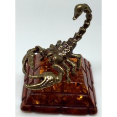 Сувенир с янтарем "Скорпион" 